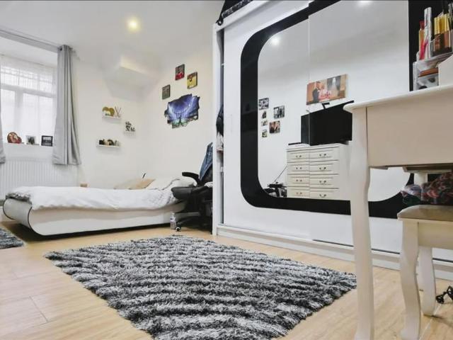 Apartment for rent in Upton, Greater London