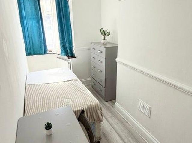 Room for rent in Upton, Greater London