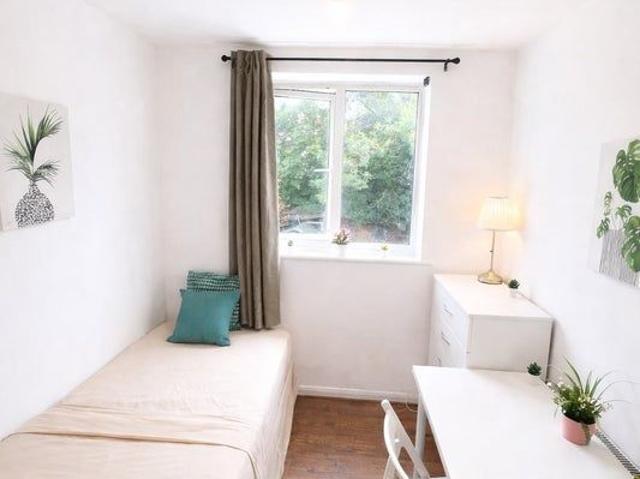 Room for rent in Upton, Greater London