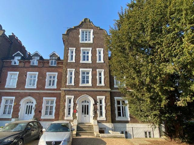 Apartment for rent in Slough