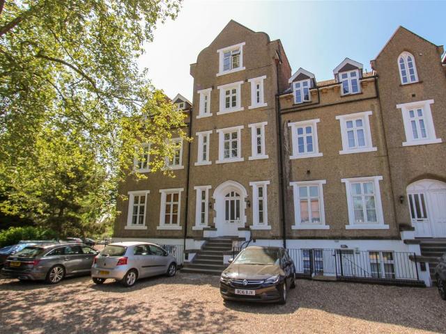 Apartment for rent in Slough