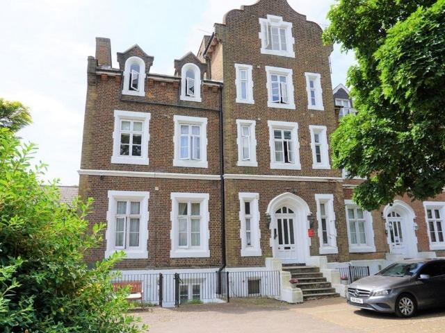 Apartment for rent in Slough