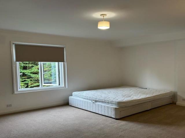 Studio for rent in Slough