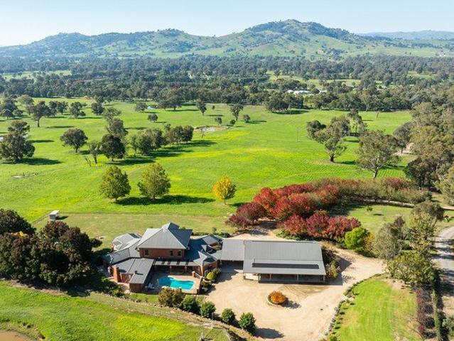 Cottage for sale in Kiewa, Victoria