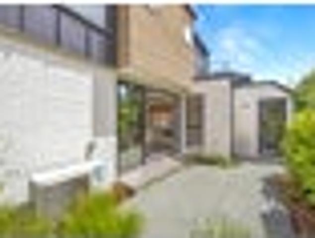 Townhouse for sale in Heathcote, Canterbury