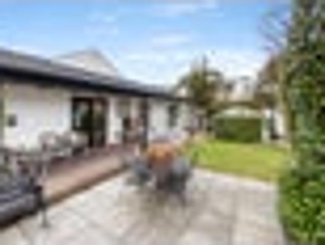 Townhouse for sale in Merivale, Canterbury