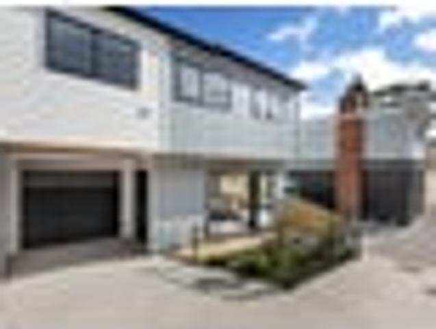 Townhouse for sale in New Windsor