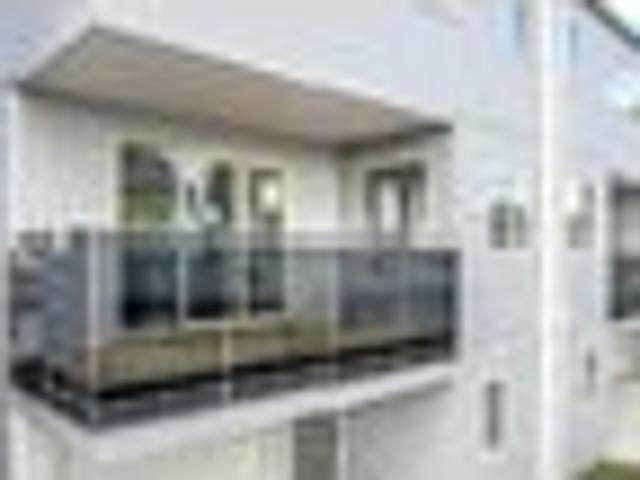 Townhouse for sale in Point England, Oroua County