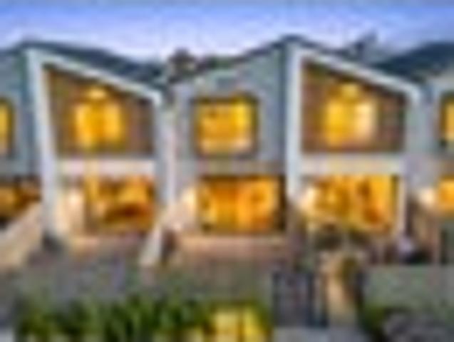 Townhouse for sale in Addington, Canterbury