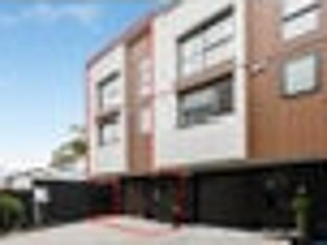 Townhouse for sale in Belmont, Oroua County