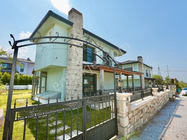 Bademler Mahallesi, Urla içerisinde satılık Villa