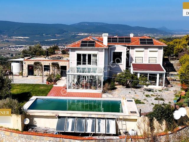 Bademler Mahallesi, Urla içerisinde satılık Villa