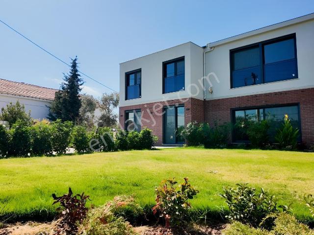 Bademler Mahallesi, Urla içerisinde kiralık Villa