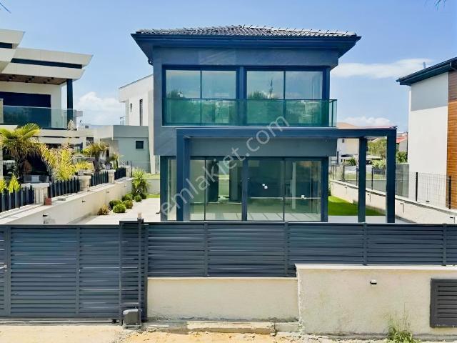 İçmeler Mahallesi, Urla içerisinde satılık Villa