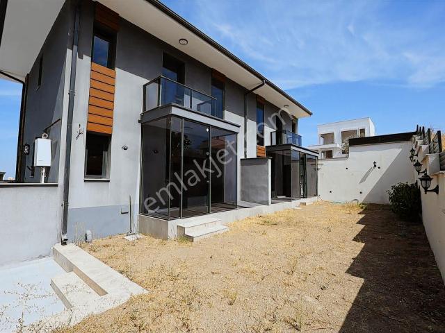 Kalabak Mahallesi, Urla içerisinde satılık Villa