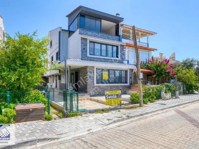 Kalabak Mahallesi, Urla içerisinde satılık Villa