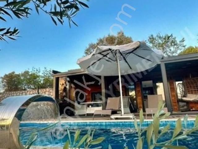 Özbek Mahallesi, Urla içerisinde satılık Dükkan