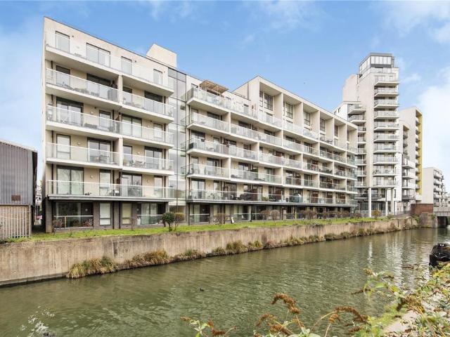 Apartment for rent in Poplar Grove, Greater London