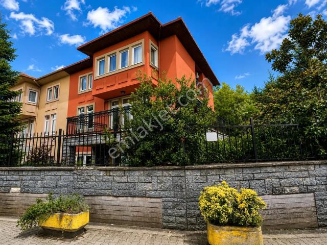 Üsküdar, İstanbul içerisinde satılık Villa