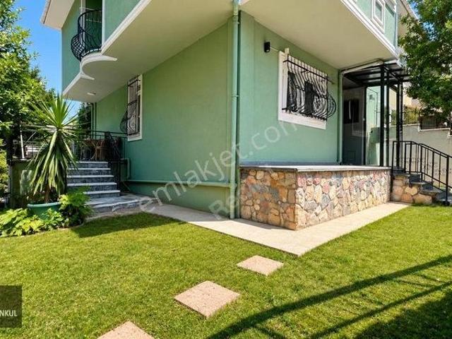 Üsküdar, İstanbul içerisinde satılık Villa