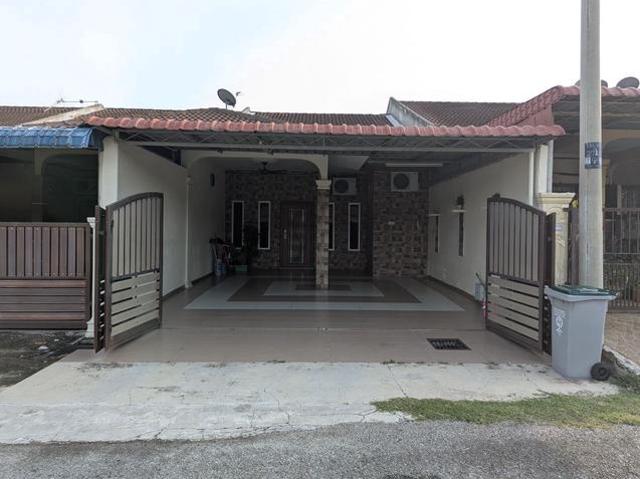 Terraced House for sale in Malaka