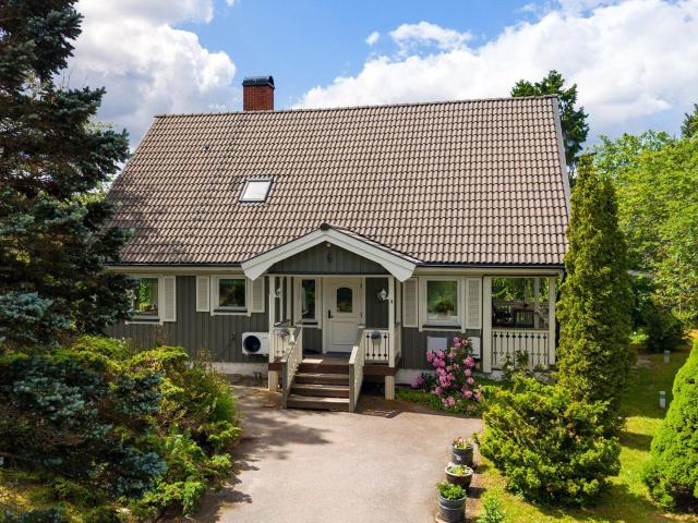 Villa till salu i Salem, Stockholm