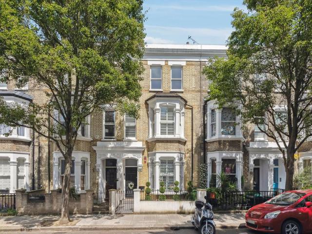 House for rent in Lot's Village, Greater London