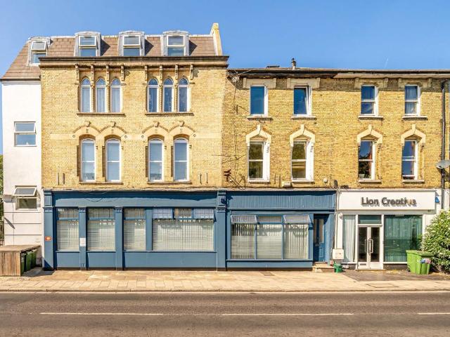Apartment for rent in Hampton Hill, Greater London