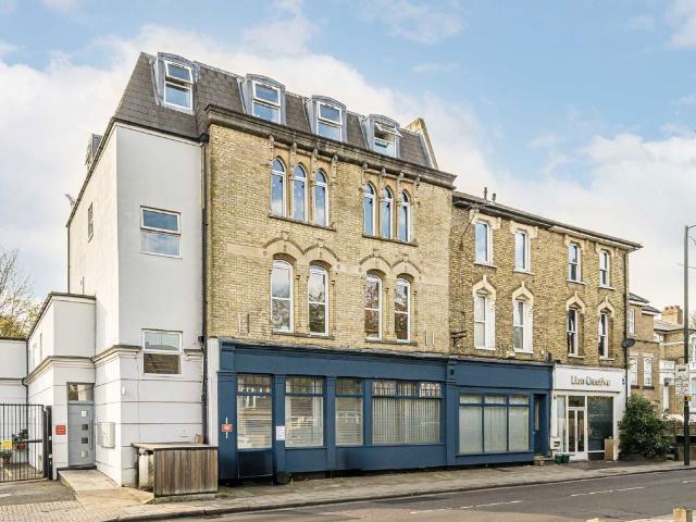 Studio for rent in Hampton Hill, Greater London