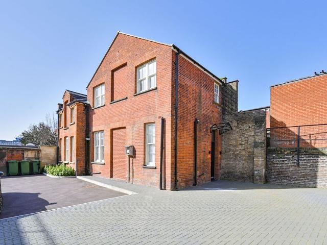 Apartment for rent in London Borough of Ealing, Hanwell