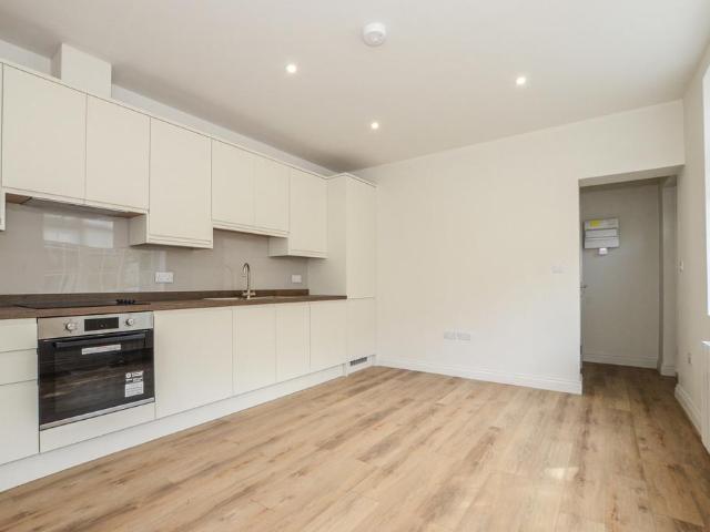 Apartment for rent in Harrow Weald, Greater London