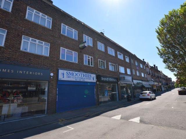 Apartment for rent in Hatch End, Greater London