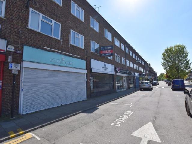 Apartment for rent in Hatch End, Greater London
