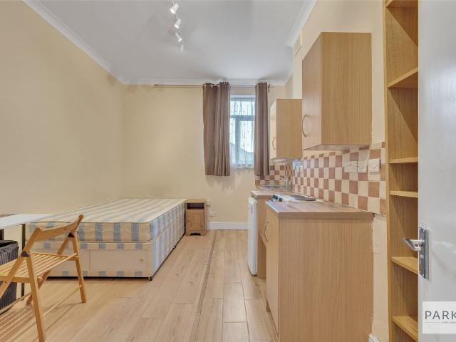Studio for rent in Shepherd's Bush, Greater London