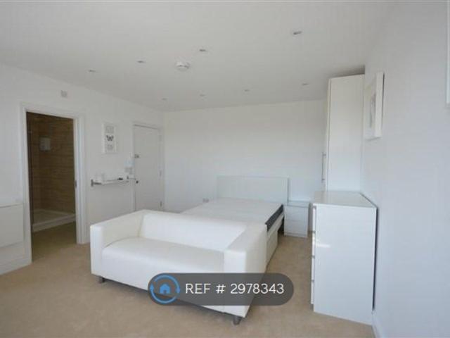 Studio for rent in Shepherd's Bush, Greater London