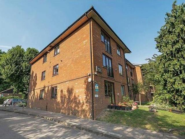 House for sale in Pinner