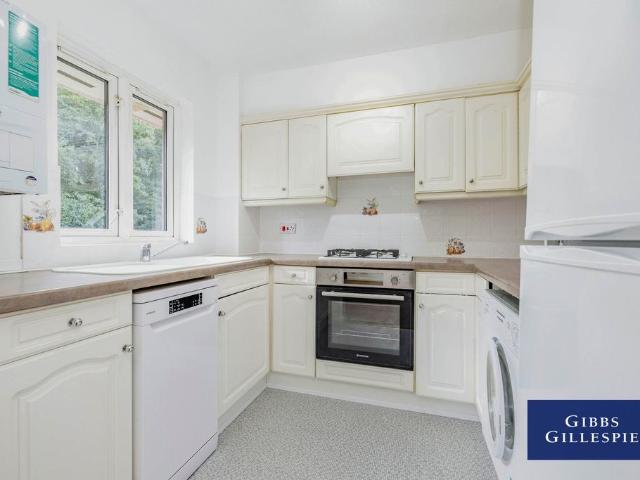 Apartment for rent in Pinner, Greater London
