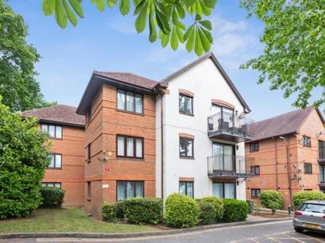 House for sale in Little Stanmore, Greater London