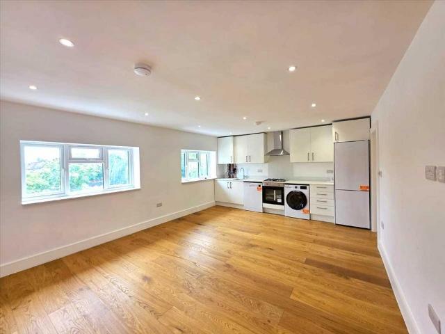Apartment for rent in Harrow Weald, Greater London