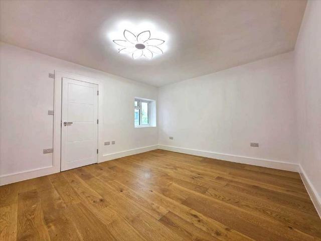 Apartment for rent in Harrow Weald, Greater London