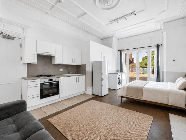 Studio for rent in London Borough of Ealing, Greater London