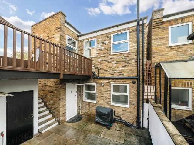 House for rent in London Borough of Ealing, Greater London