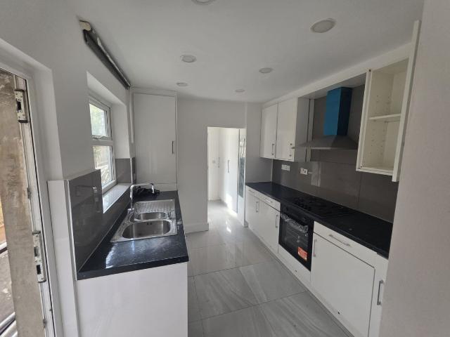 House for rent in Gould's Green, Greater London