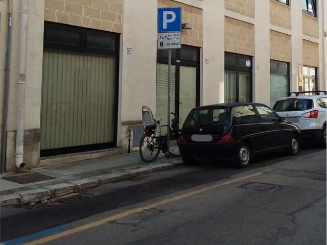 Locale Commerciale in vendita a Puglia, Lecce