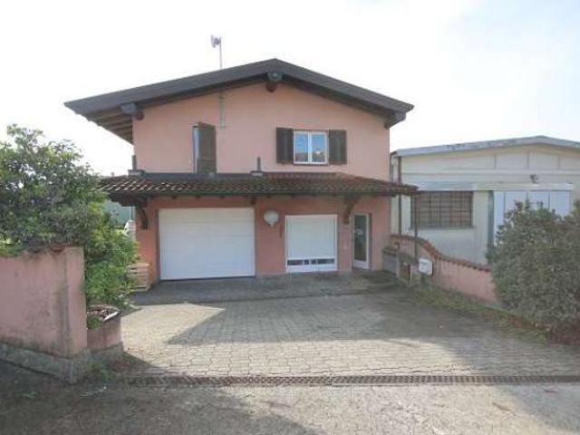 Capannone in vendita a Faloppio, Lombardia