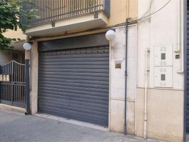 Locale Commerciale in vendita a Gravina in Puglia, Bari