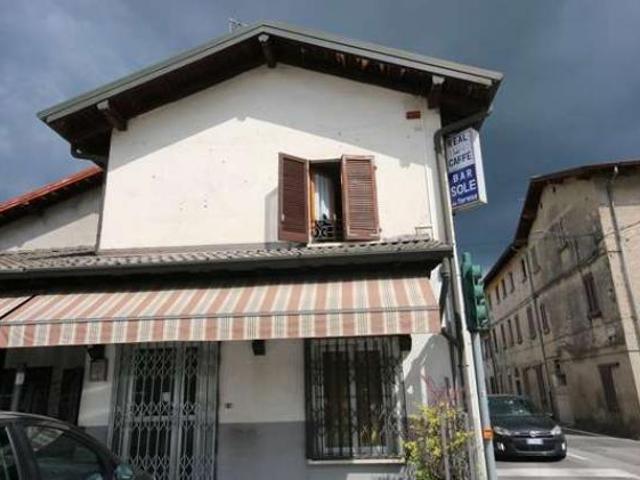 Palazzo in vendita a Faloppio, Lombardia