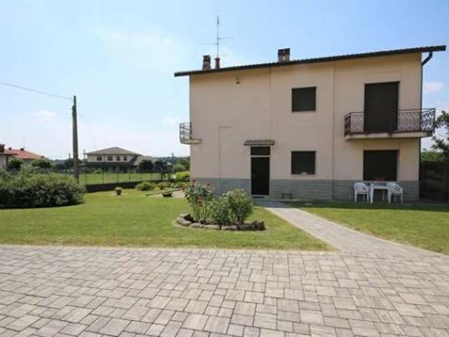 Villa Indipendente in vendita a Veniano, Como