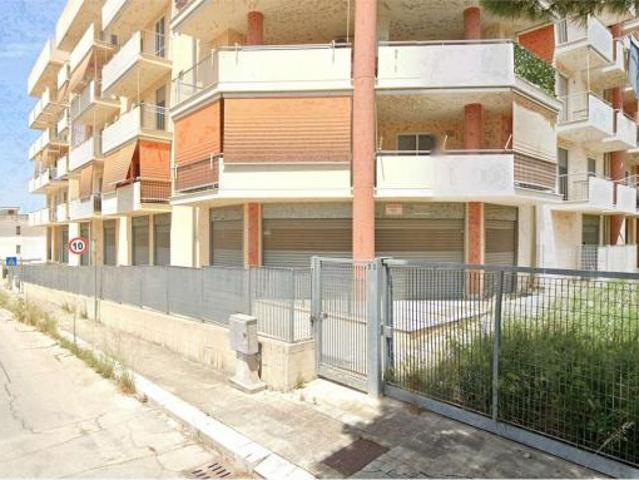 Locale Commerciale in vendita a Gravina in Puglia, Bari