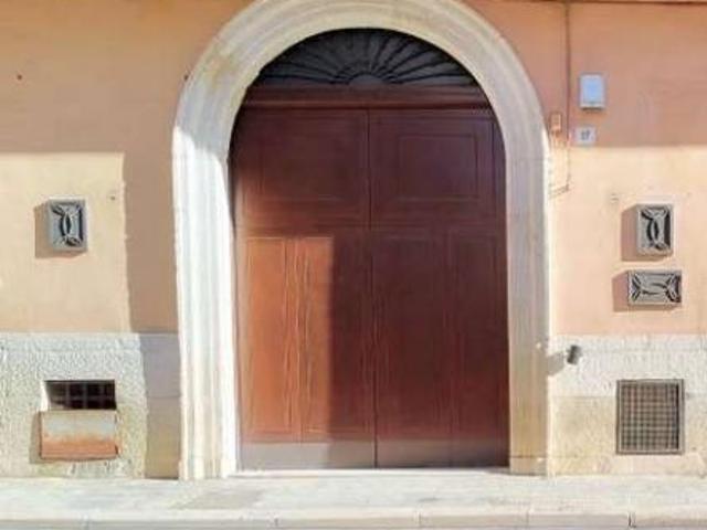 Locale Commerciale in vendita a Gravina in Puglia, Bari